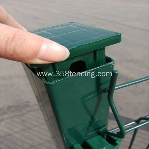 High Performance Mesh Fence With Folds